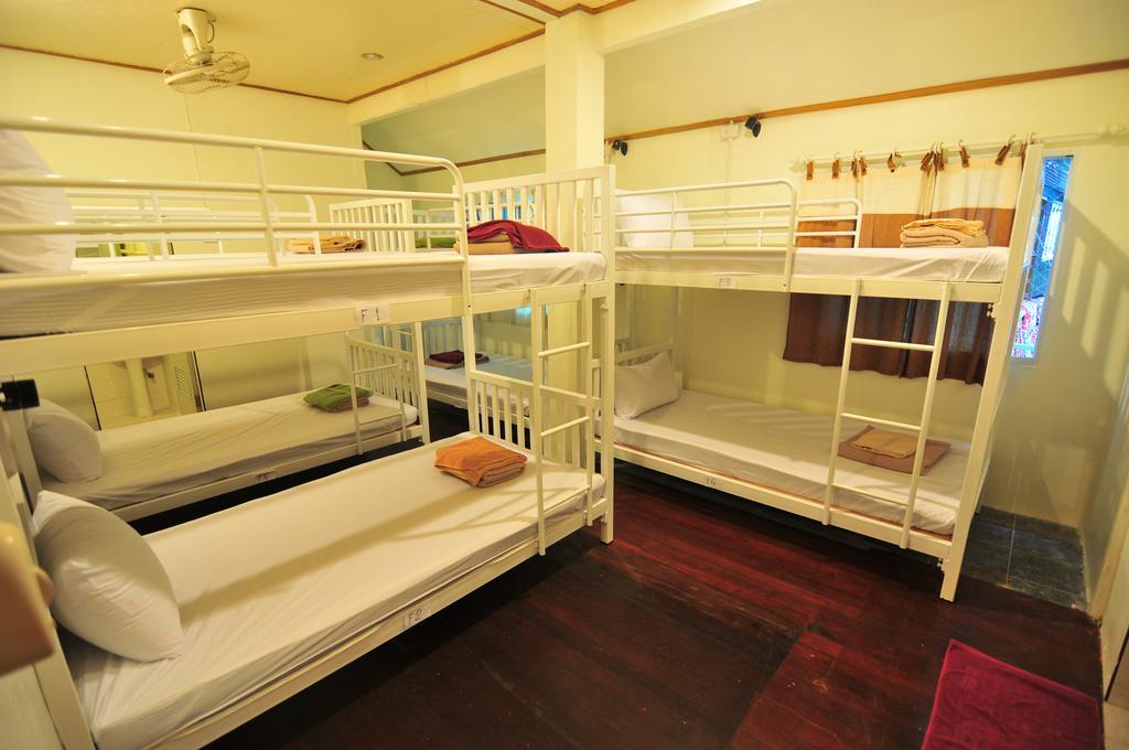 קו פי פי October Hostel חדר תמונה