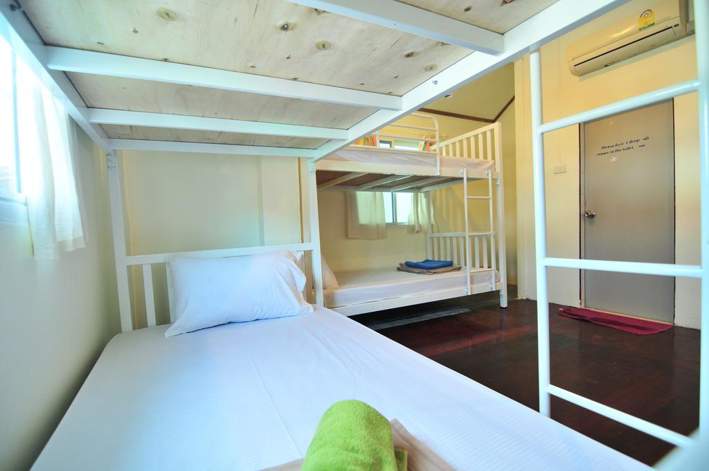 קו פי פי October Hostel חדר תמונה