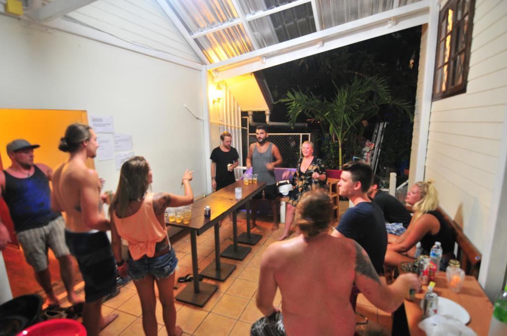 קו פי פי October Hostel מראה חיצוני תמונה