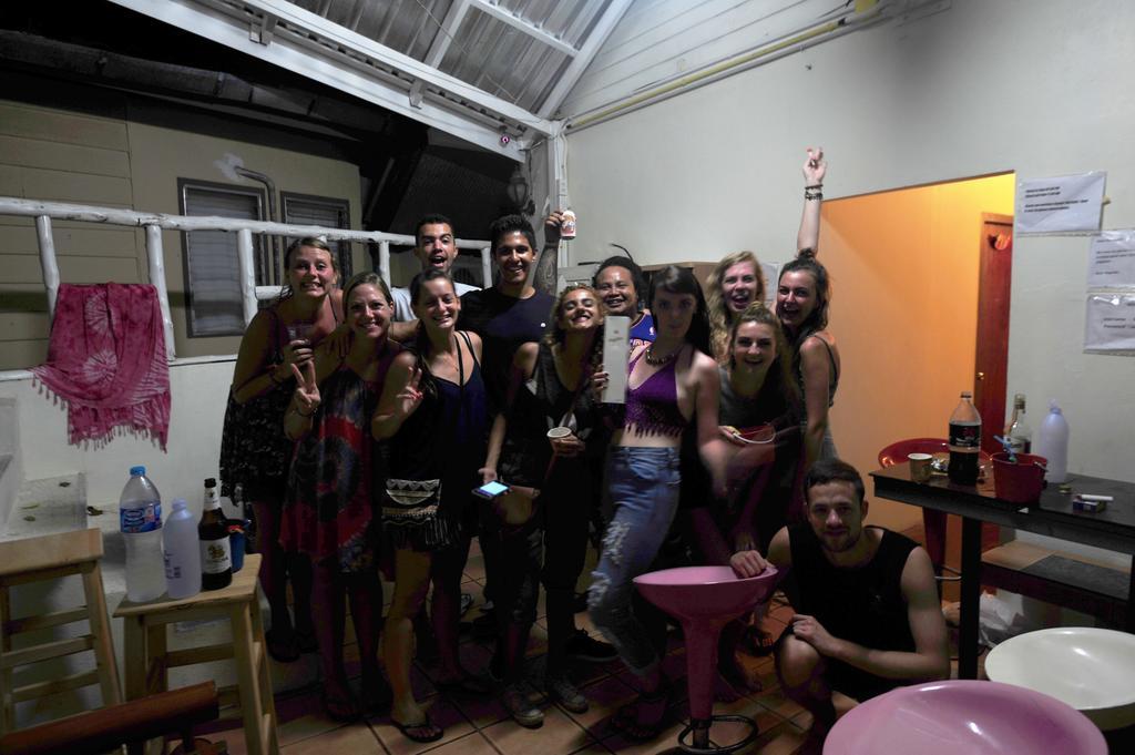 קו פי פי October Hostel מראה חיצוני תמונה