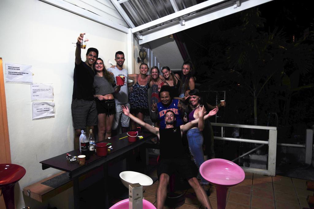 קו פי פי October Hostel מראה חיצוני תמונה