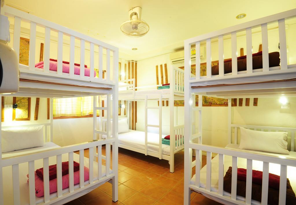 קו פי פי October Hostel מראה חיצוני תמונה