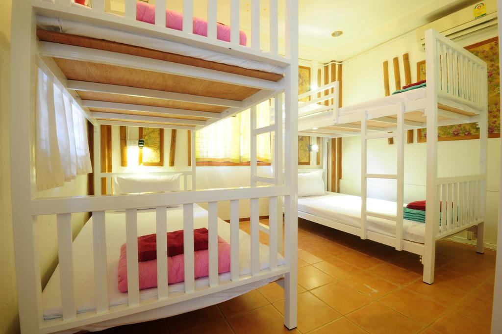 קו פי פי October Hostel מראה חיצוני תמונה
