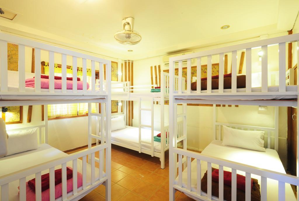 קו פי פי October Hostel מראה חיצוני תמונה