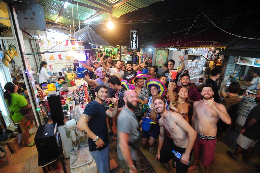 קו פי פי October Hostel מראה חיצוני תמונה