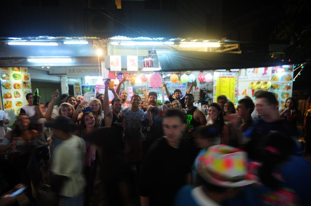 קו פי פי October Hostel מראה חיצוני תמונה