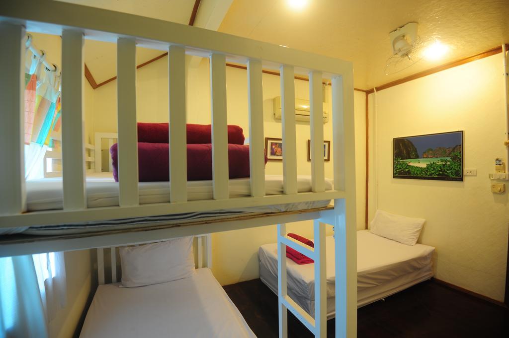 קו פי פי October Hostel מראה חיצוני תמונה