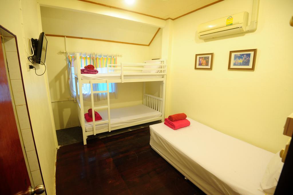 קו פי פי October Hostel מראה חיצוני תמונה