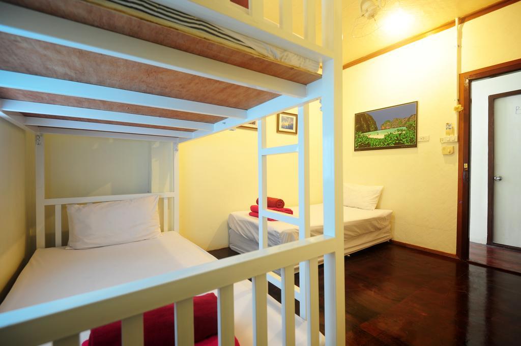 קו פי פי October Hostel מראה חיצוני תמונה